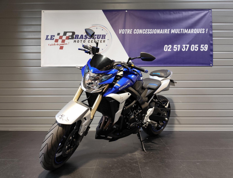 SUZUKI GSR 750