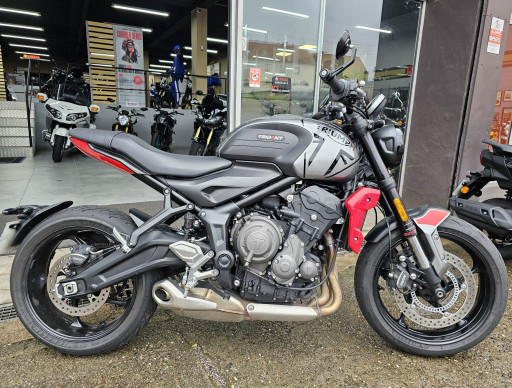 TRIUMPH TRIDENT 660