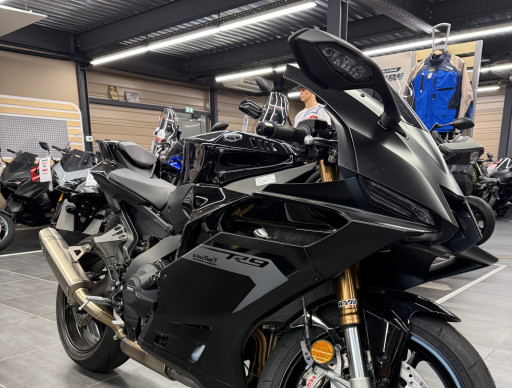 YAMAHA R9