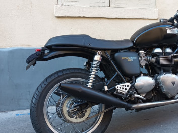 TRIUMPH THRUXTON 900