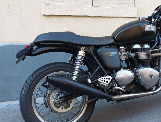 TRIUMPH THRUXTON 900