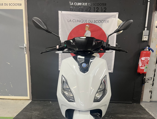 PIAGGIO 1 Electrique GARANTIE 24 MOIS BLANC BRILLANT BON ETAT CRIT