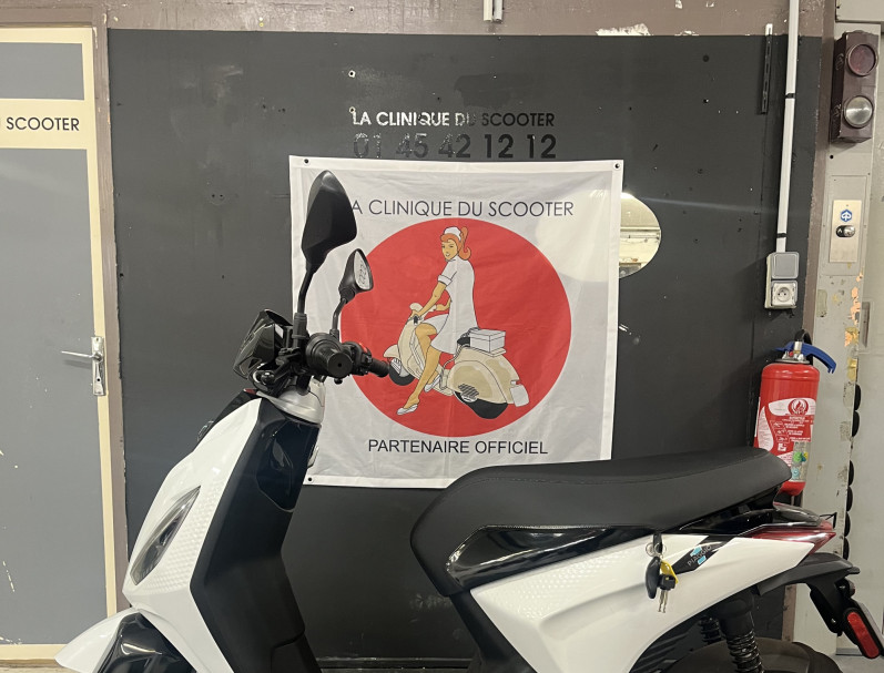 PIAGGIO 1 Electrique GARANTIE 24 MOIS BLANC BRILLANT BON ETAT CRIT