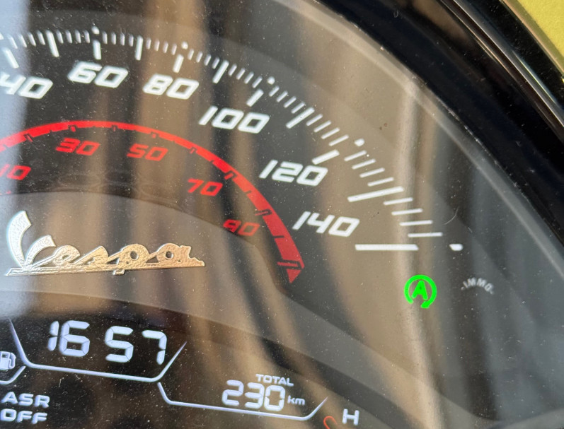 VESPA GTS 125 SUPER SPORT - Série Jaune Mat • 200 km • Garantie 5 ans • Livraison France