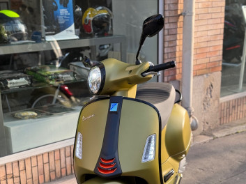 VESPA GTS 125 SUPER SPORT - Série Jaune Mat • 200 km • Garantie 5 ans • Livraison France