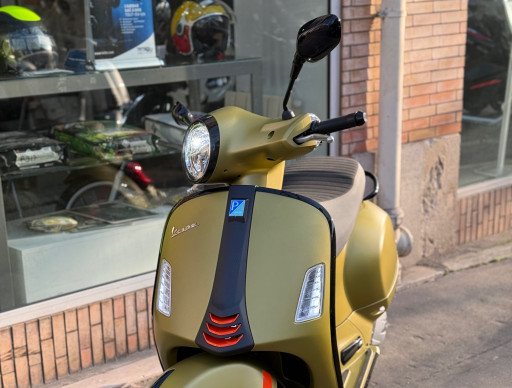 VESPA GTS 125 SUPER SPORT - Série Jaune Mat • 200 km • Garantie 5 ans • Livraison France