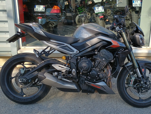 TRIUMPH STREET TRIPLE 765 RS