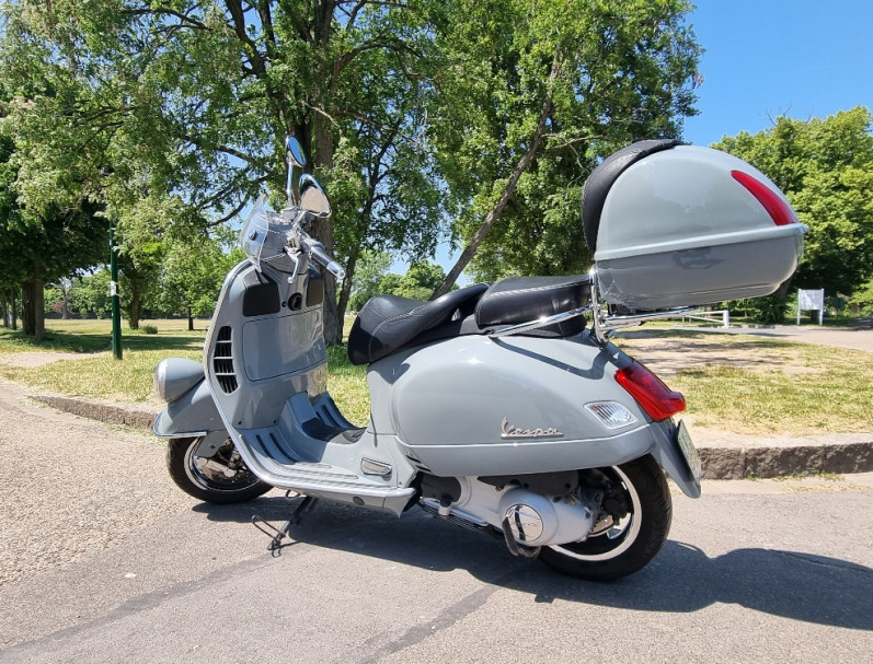 VESPA SCOOTER