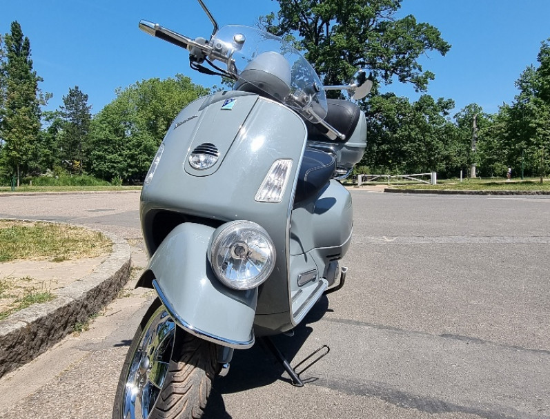 VESPA SCOOTER