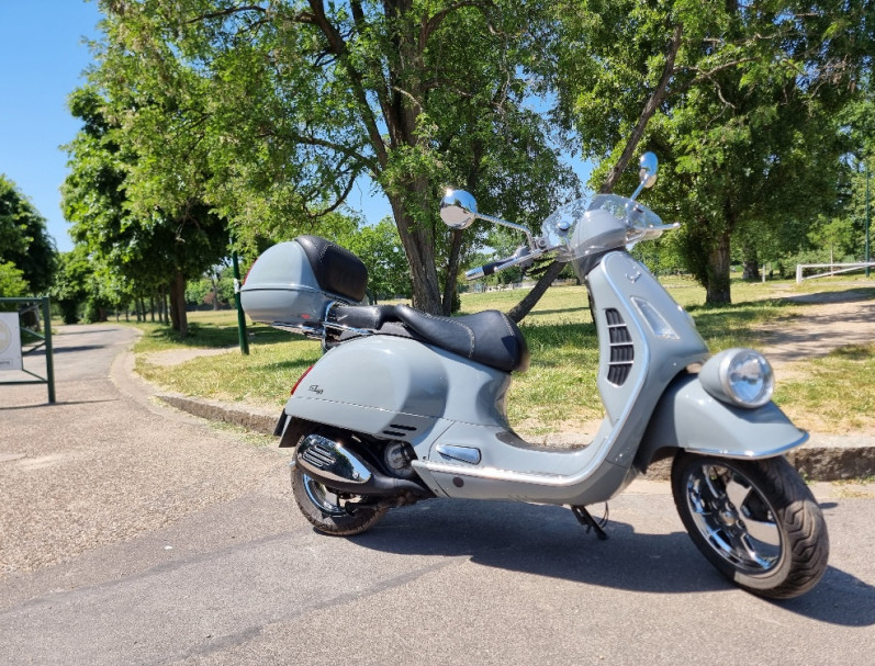 VESPA SCOOTER