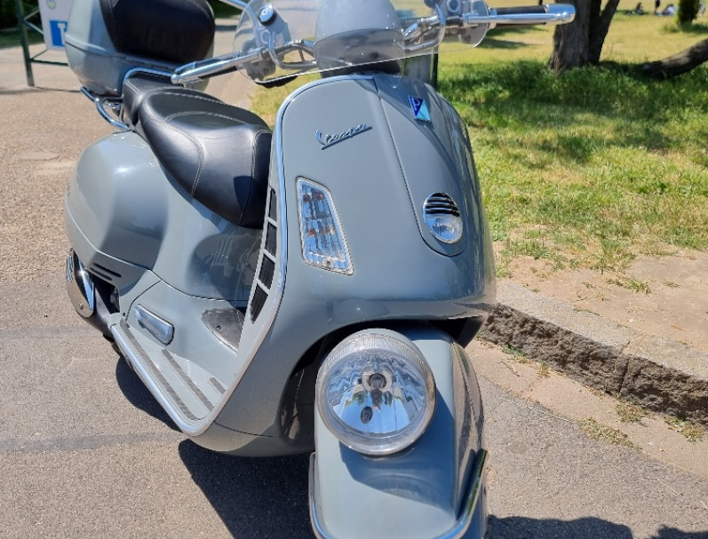 VESPA SCOOTER