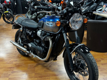 TRIUMPH BONNEVILLE T100