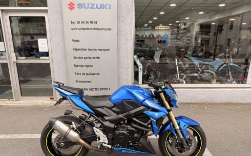 SUZUKI GSR 750