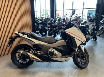 HONDA Integra 750 S