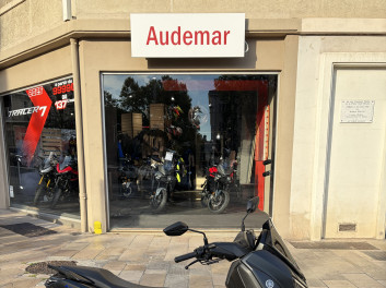 YAMAHA NMAX 125
