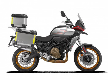 QJ MOTOR SRT 700X touring