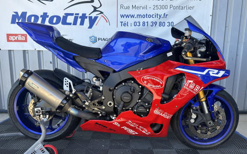YAMAHA YZF 1000 R1
