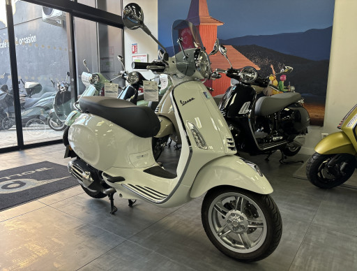 VESPA PRIMAVERA 50