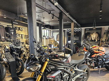TRIUMPH SPEED TRIPLE 1200 RS