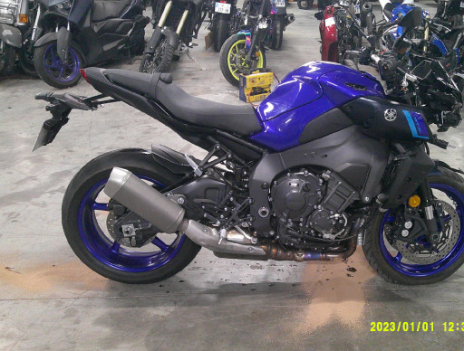 YAMAHA MT-10 PETIT CHOC CARTE GRISE/RIV N°21943