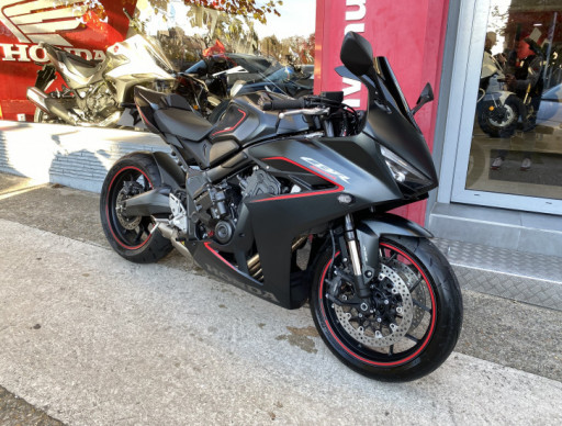 CBR 650 R E-CLUTCH AKRAPOVIC