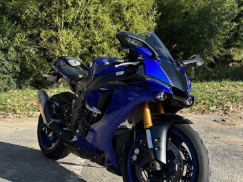 YAMAHA YZF 1000 R1