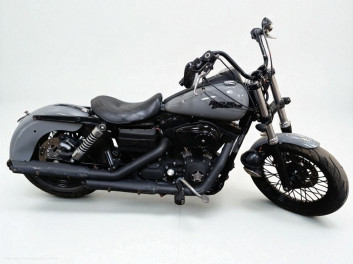 HARLEY-DAVIDSON DYNA STREET BOB 1584