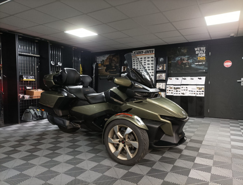 CAN-AM SPYDER RT SEA TO SKY 