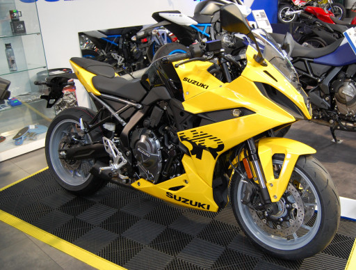 SUZUKI GSX8R