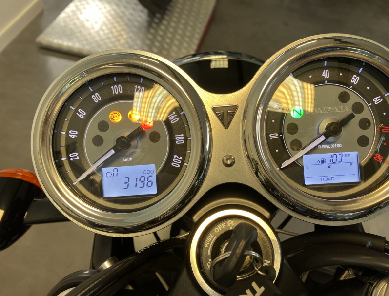 TRIUMPH Bonneville T100