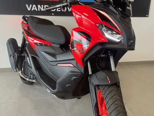 APRILIA SR GT 125 SPORT ABS E5+ / 453 KM / LEASING 59 EUROS *