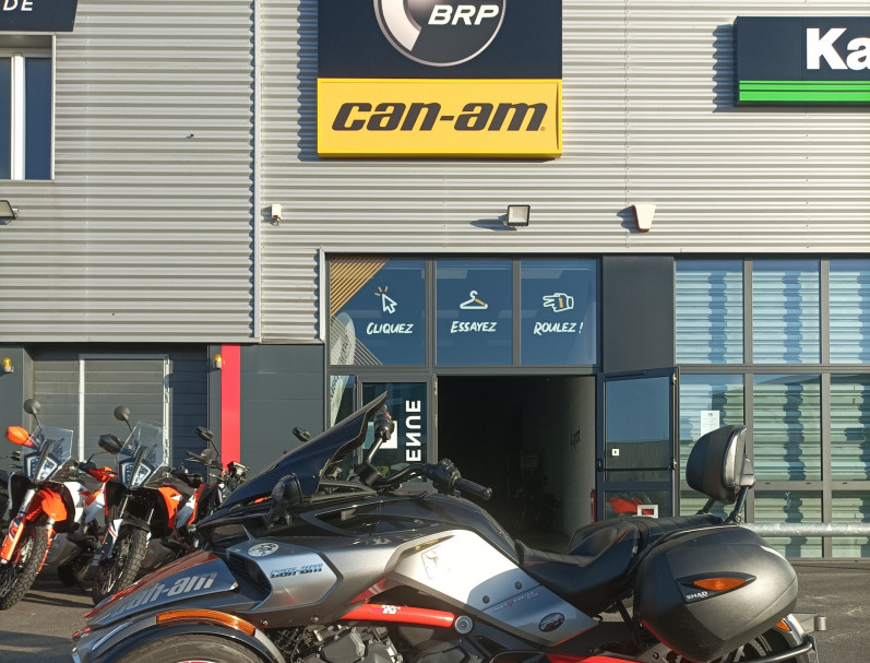 CAN-AM SPYDER F3