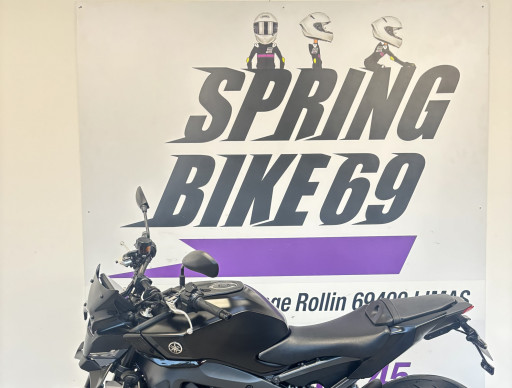 YAMAHA MT-09