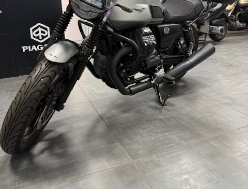 MOTO GUZZI V7 STONE III