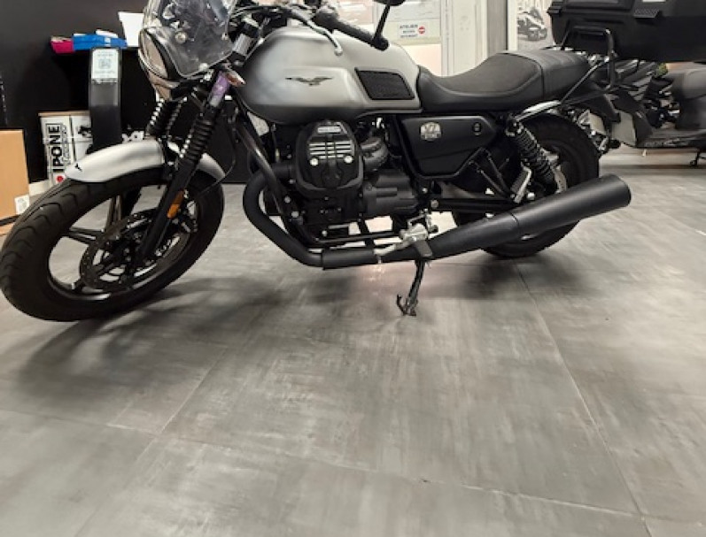 MOTO GUZZI V7 STONE III