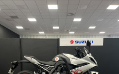 SUZUKI GSX-8R