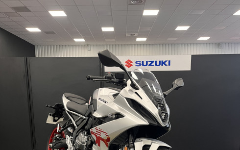 SUZUKI GSX-8R