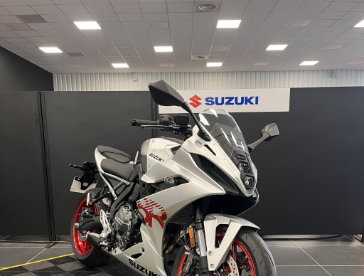 SUZUKI GSX-8R