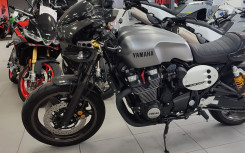 YAMAHA XJR 1300 RACER