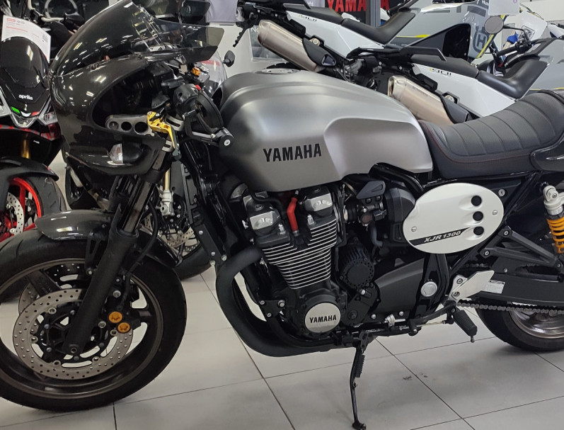 YAMAHA XJR 1300 RACER