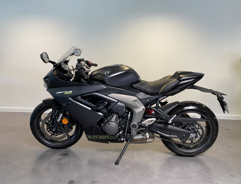 TRIUMPH 	DAYTONA 660