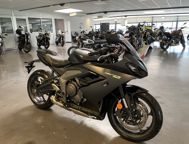 TRIUMPH 	DAYTONA 660