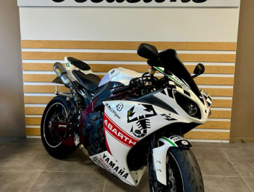 YAMAHA  YZF R1