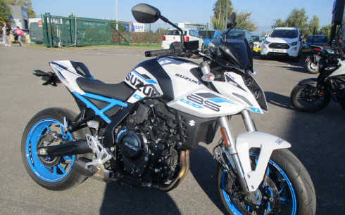 SUZUKI GSX-8S
