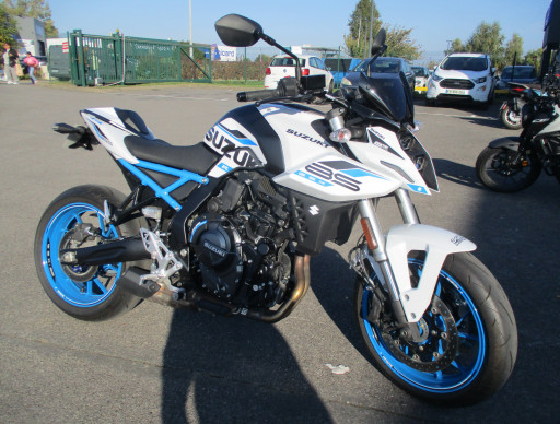 SUZUKI GSX-8S