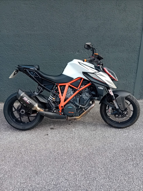 KTM 1290 SUPER DUKE R
