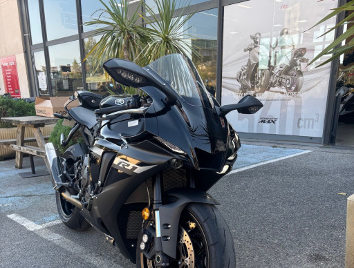 YAMAHA YZF 1000 R1