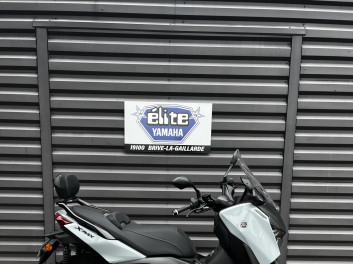 YAMAHA XMAX 300 TECH MAX +
