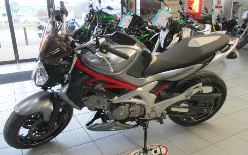 SUZUKI GLADIUS 650
