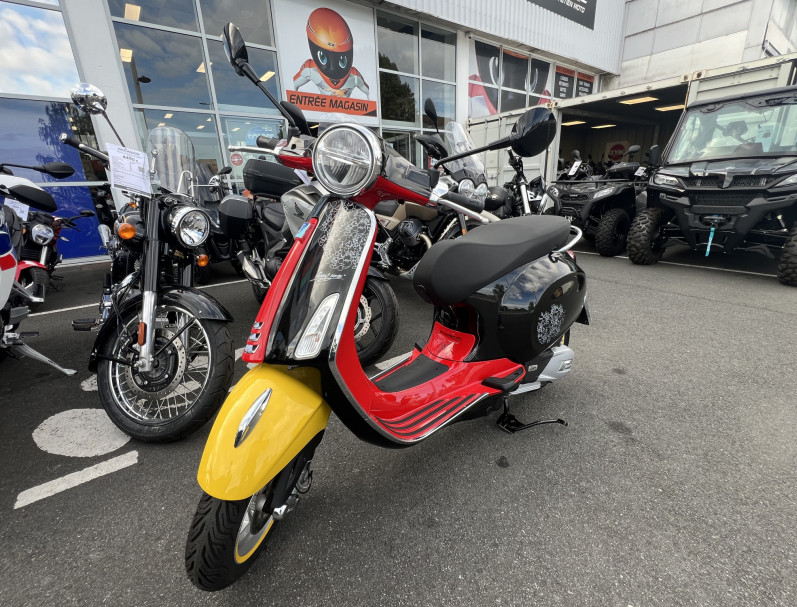 PIAGGIO VESPA 125 PRIMAVERA DISNEY MICKEY MOUSE
